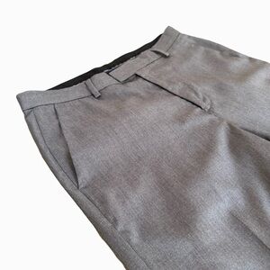 Calvin Klein / Men’s Gray Flat Front Dress Slacks / 32 W x 32 L